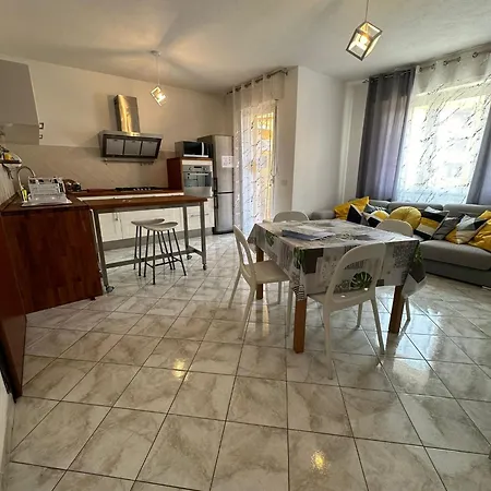 Yellow Spring - Intero Con 2 Bagni A 20 Minuti Dalle Spiagge * Ольбія