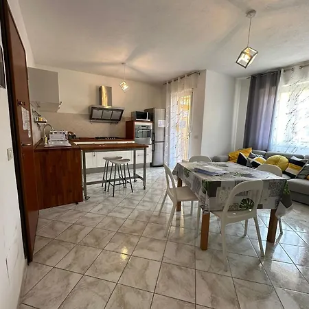 Yellow Spring - Intero Con 2 Bagni A 20 Minuti Dalle Spiagge Olbia