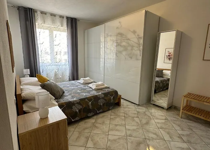 Yellow Spring - Intero Con 2 Bagni A 20 Minuti Dalle Spiagge Olbia