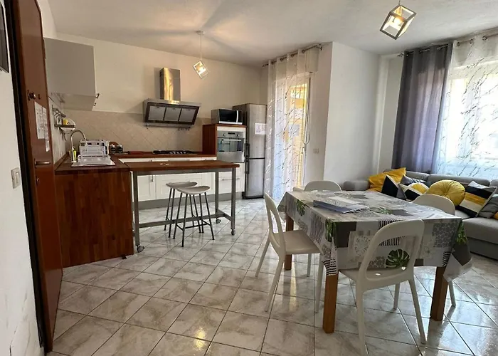 Yellow Spring - Intero Con 2 Bagni A 20 Minuti Dalle Spiagge Olbia